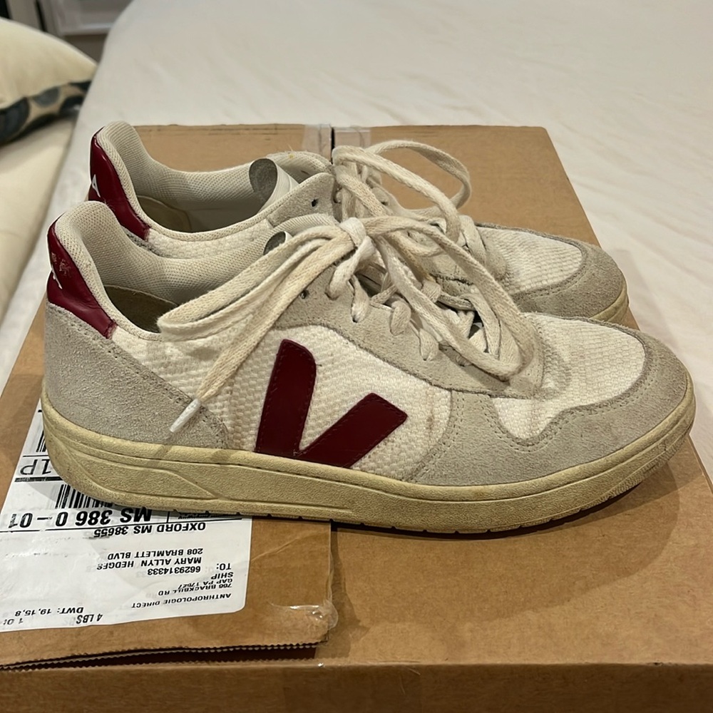 Veja V-10 mesh sneakers size 39